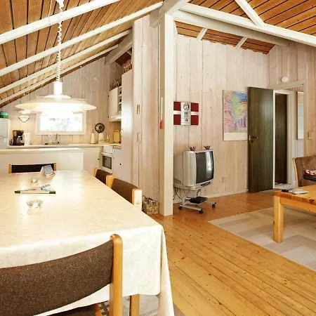 Three-bedroom Holiday In 3 Σπίτι διακοπών *